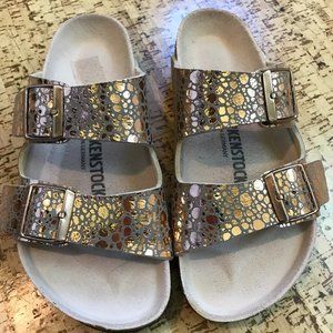 NWOT Birkenstock Arizona Sandals